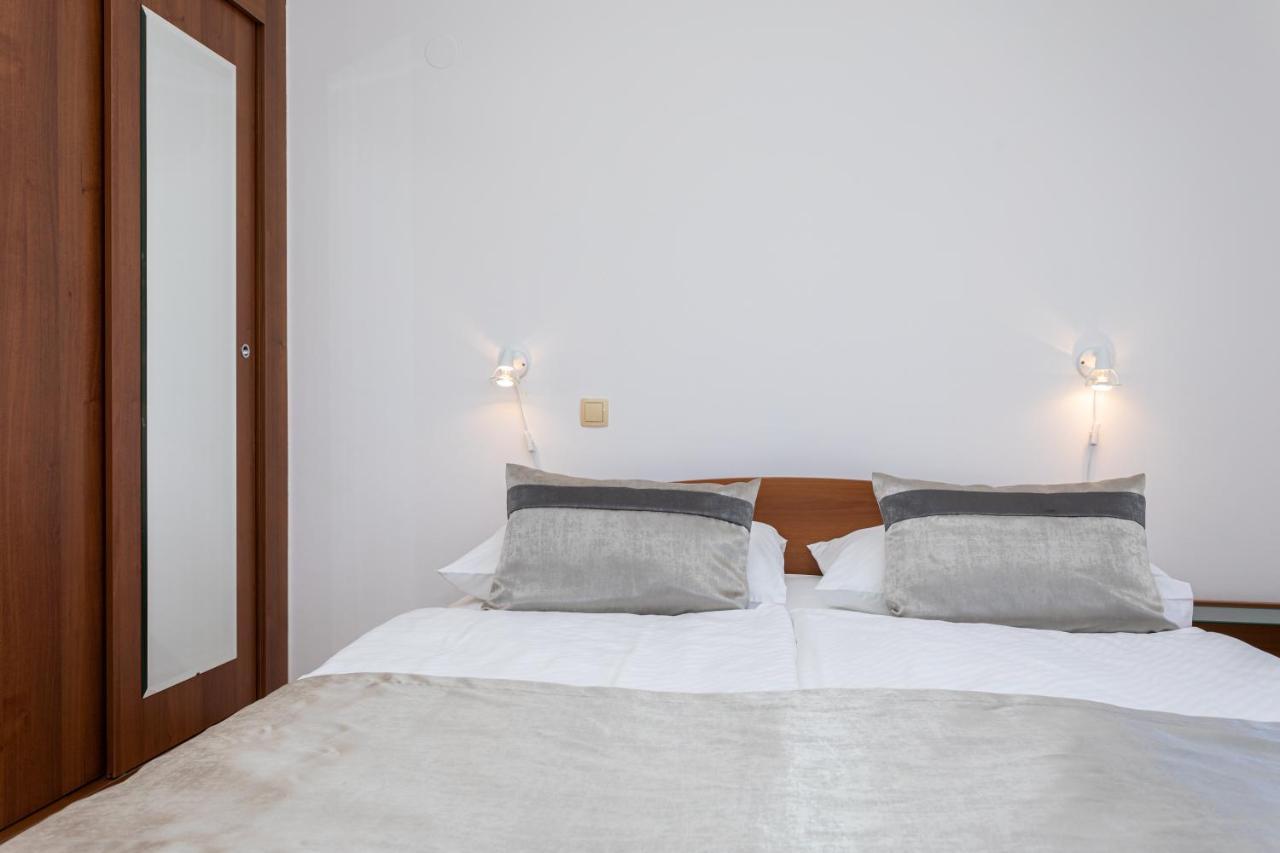Apartments Crnekovic I Zarok Baska  Luaran gambar